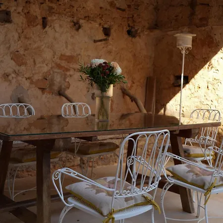 Santanyi's Hidden Gem - A Townhouse With Soul Santanyí