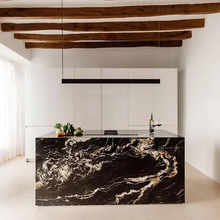 Hébergement de vacances Santanyi's Hidden Gem - A Townhouse With Soul *
