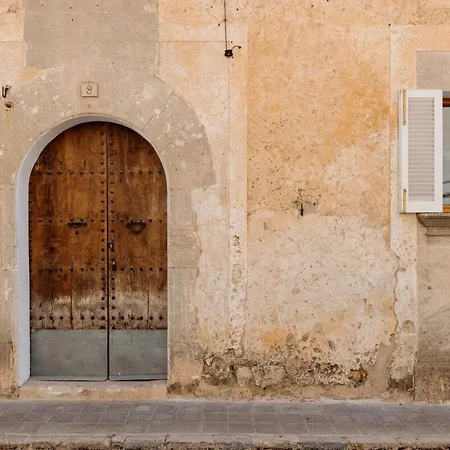Santanyi's Hidden Gem - A Townhouse With Soul Santanyí