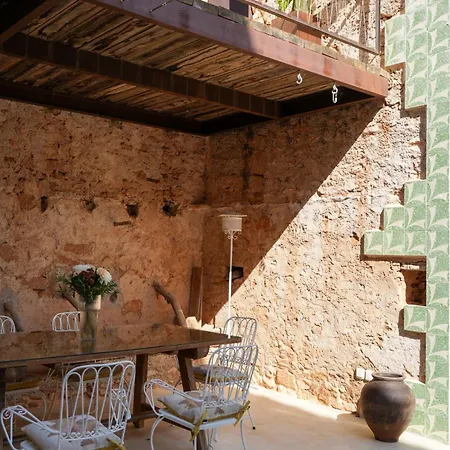 Santanyi's Hidden Gem - A Townhouse With Soul Hébergement de vacances